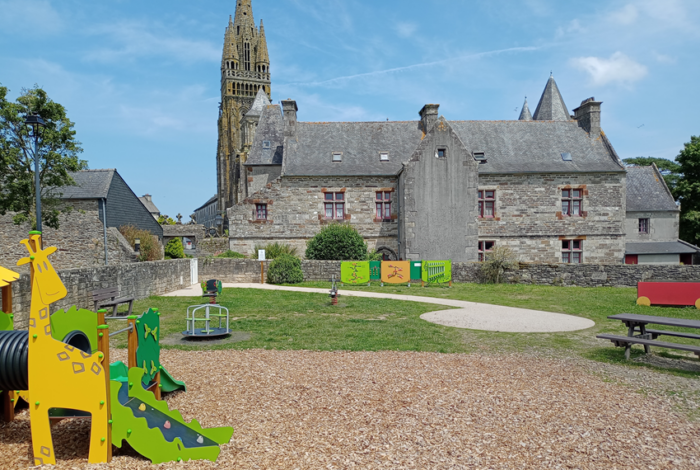 Aménagements extérieurs autour d’Yves Bleunven
