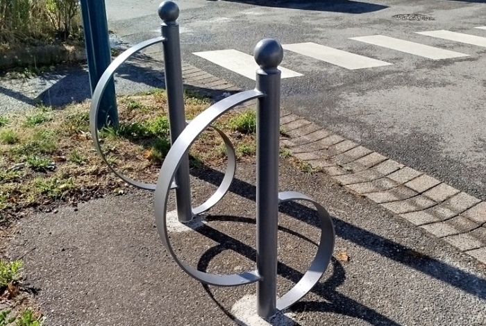 2 appuis vélos installés…